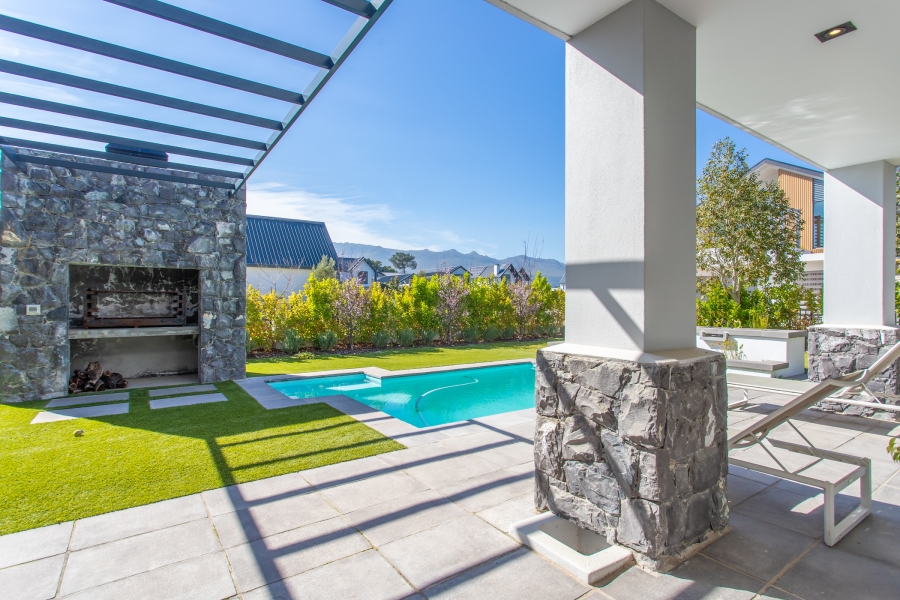 5 Bedroom Property for Sale in Val De Vie Estate Western Cape